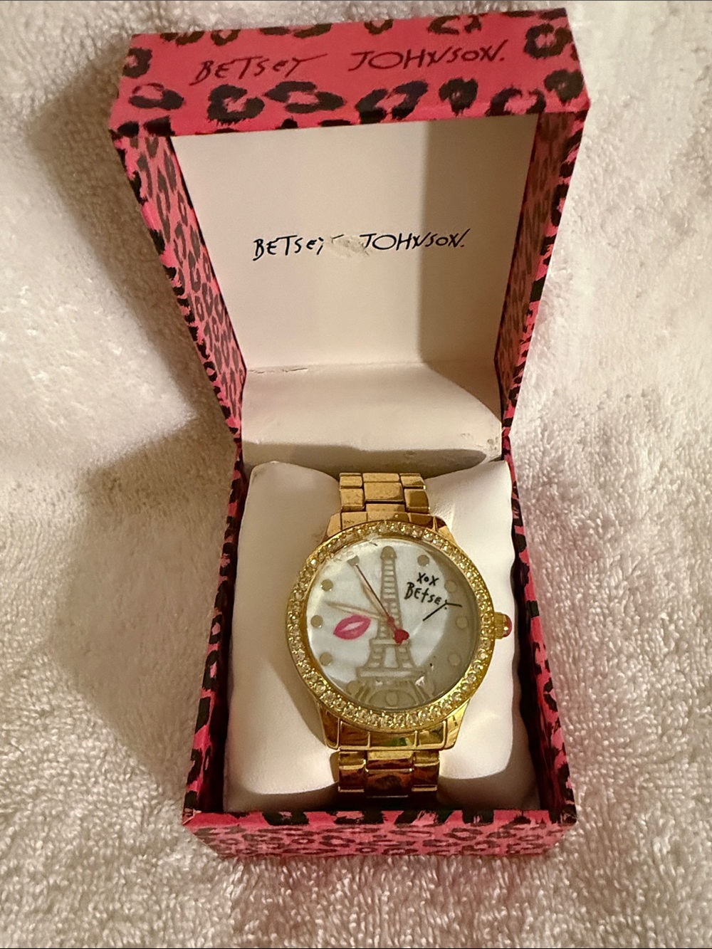 Betsey Johnson Eiffel Tower Kiss Watch New in Box